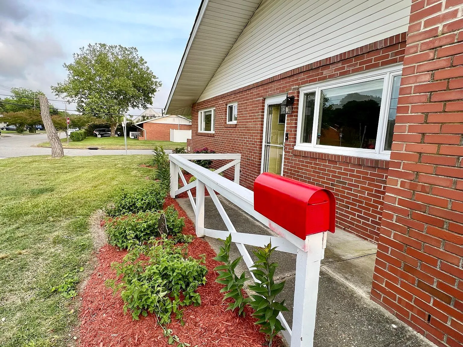 3 bed, 1100 sqft, $2,595 — Photo 3