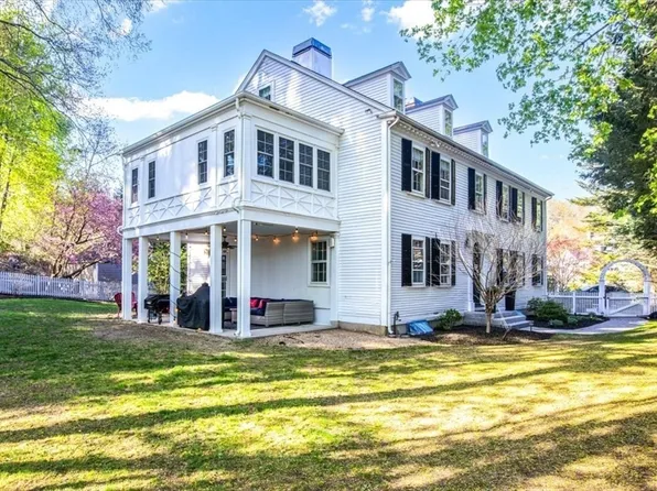 663 Main St, Medfield, MA 02052