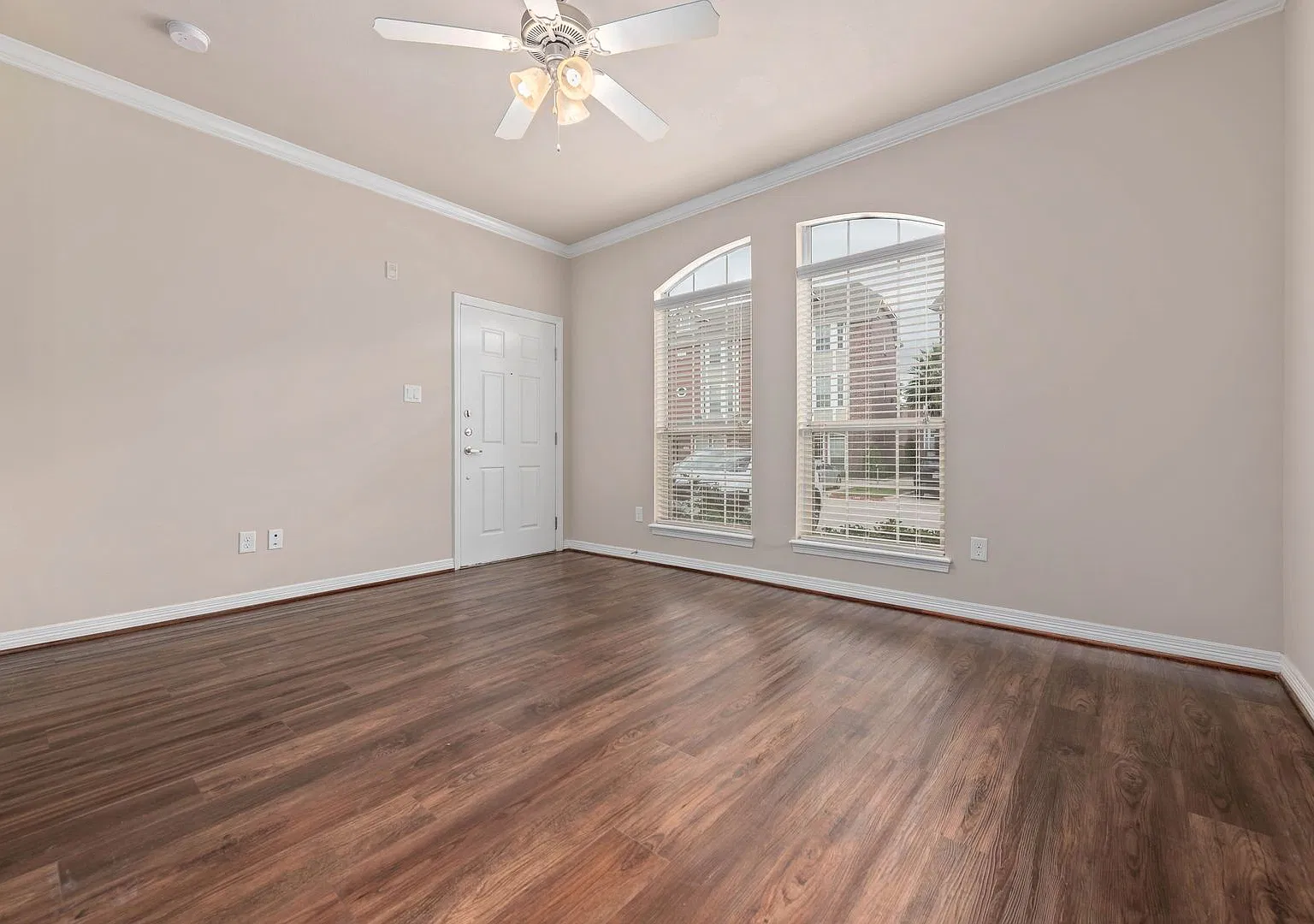 August 2027 Pre-Lease! Spacious 1 Bed 1 Bath At Beautiful Lakeridge! — Photo 3