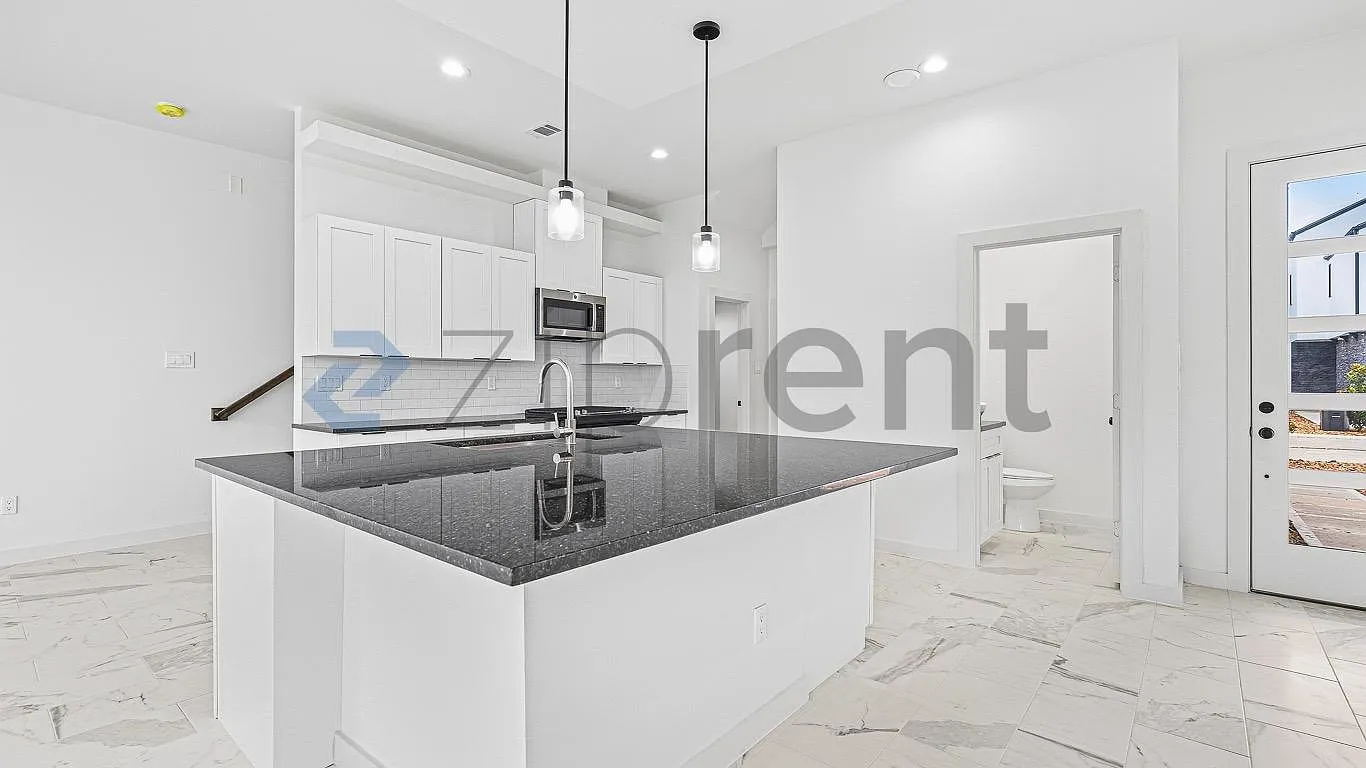 3 bed, 2.5 bath, 2241 sqft, $3,000 — Photo 3