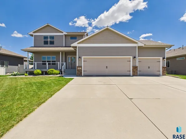 812 S 5th Ave, Brandon, SD 57005