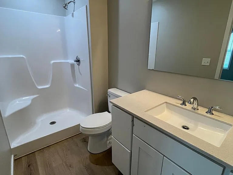 225-239 251 South Park — Photo 11