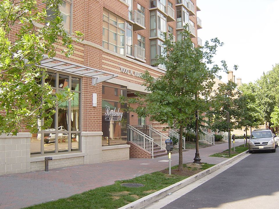 1st image of 1000 N Randolph St APT 305