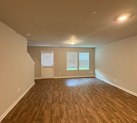 5th image of 806 Carlton Pointe Pl