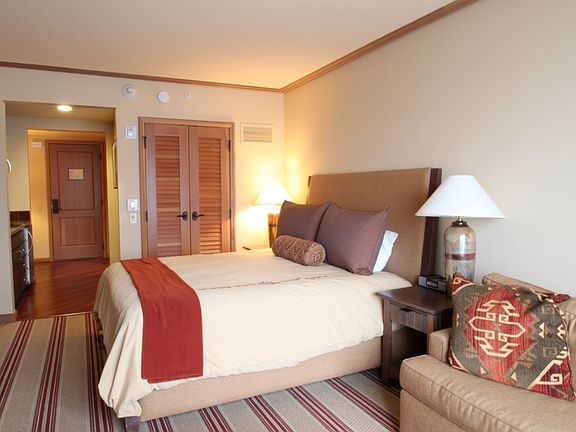 Fully furnished unit that can sleep 4 comfortably.