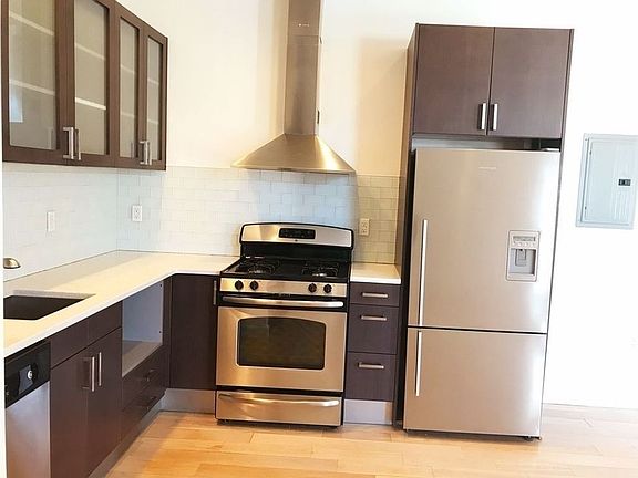 2nd image of 3101 Vernon Blvd APT 403