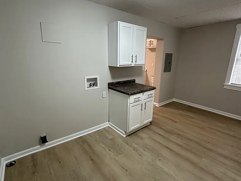 2903 S Elm St — Photo 11
