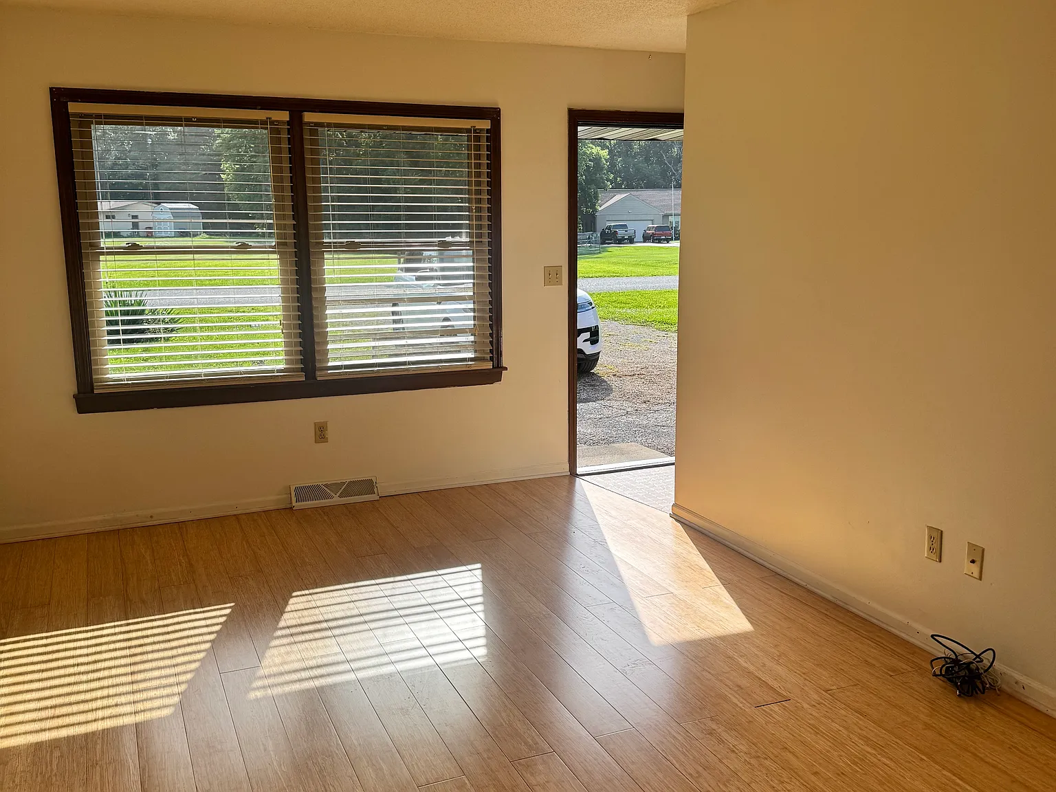 2 bed, 800 sqft, $850 — Photo 2