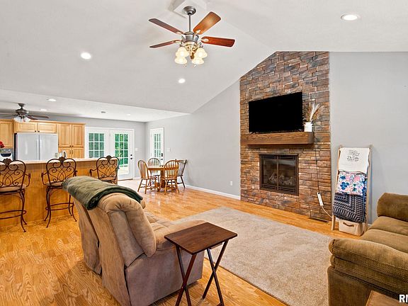 5th image of 13236 Edwards Rd