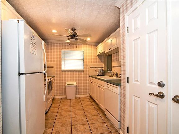 5th image of 3200 Cove Cay Dr Unit 2F