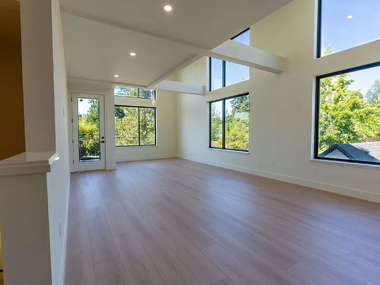 822 W 22nd Ave — Photo 29