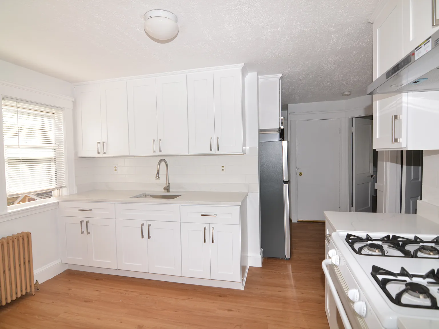 2 bed, 1100 sqft, $2,100 — Photo 2