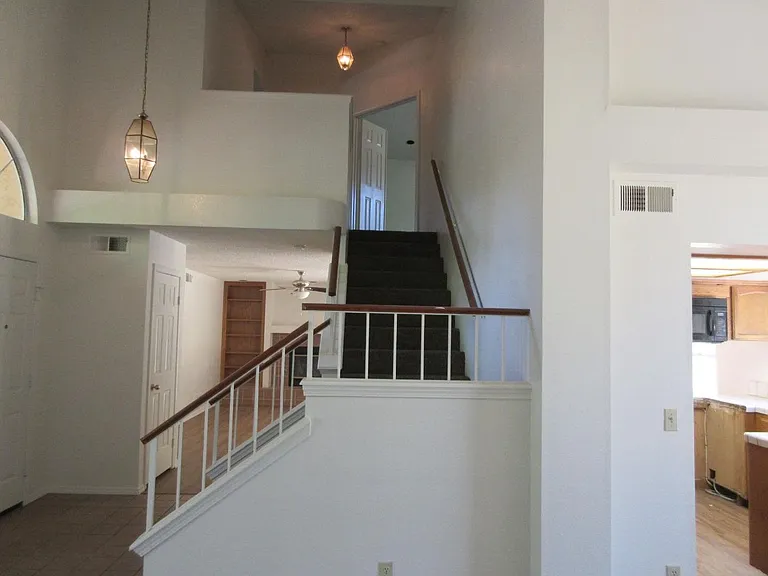 993 E Edgemont Dr — Photo 5