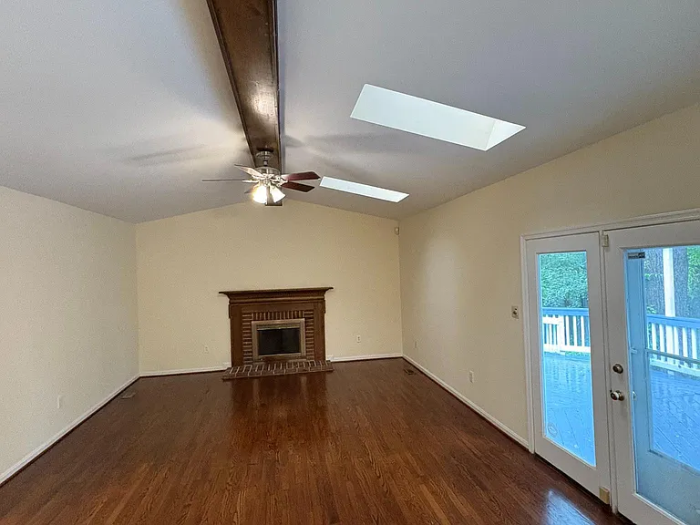 3502 Holly Rd — Photo 3