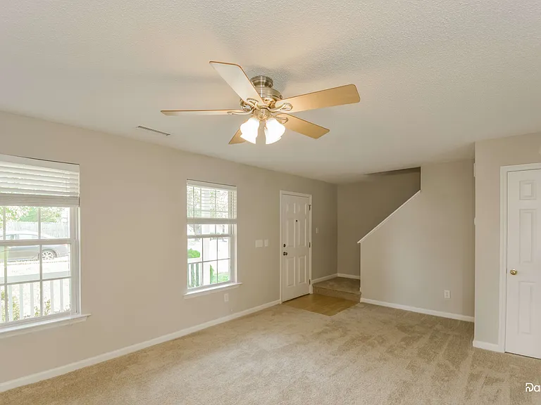 3605 Thornwood Dr — Photo 3