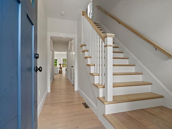 2nd image of 92 Uncas Ave #2