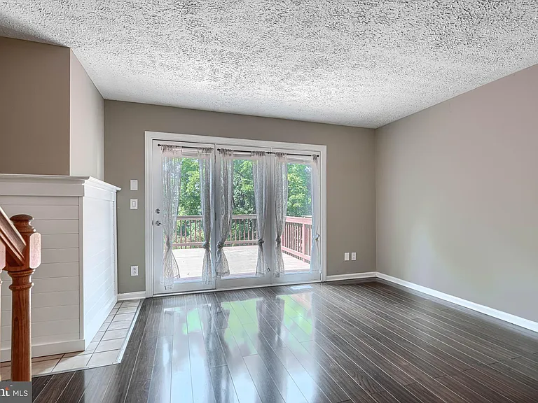 2332 Darby Ct — Photo 6