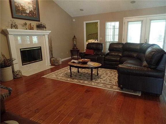 GREAT ROOM W/ VOLUME CEILING