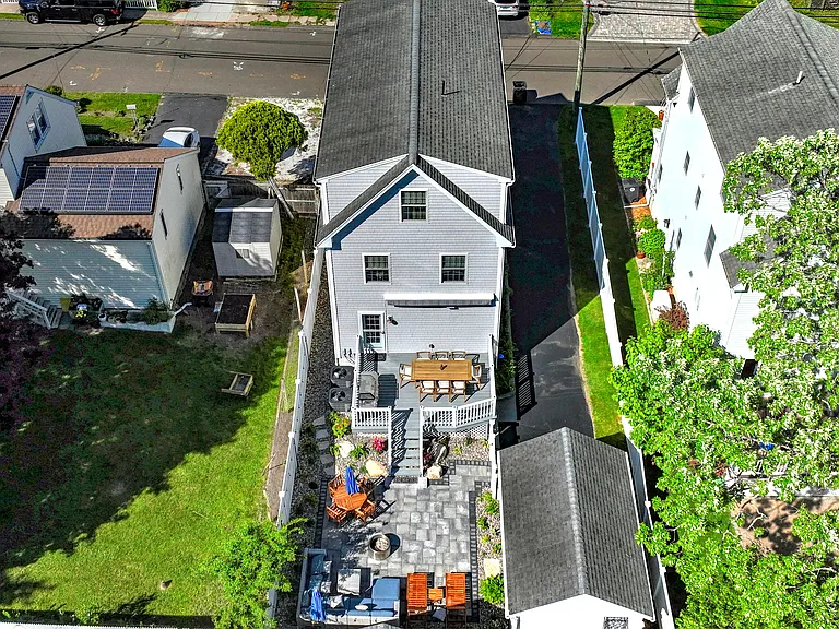 32 Grant St — Photo 4
