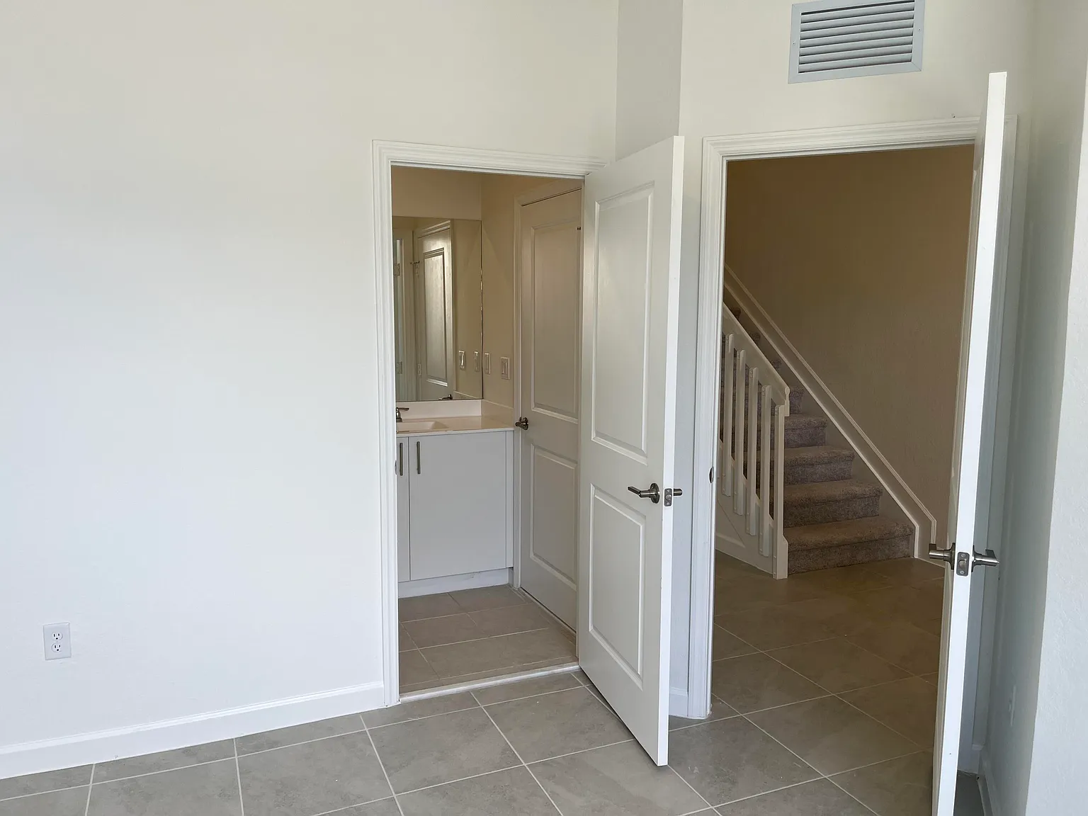 3 bed, 3.0 bath, 1328 sqft, $2,400 — Photo 4