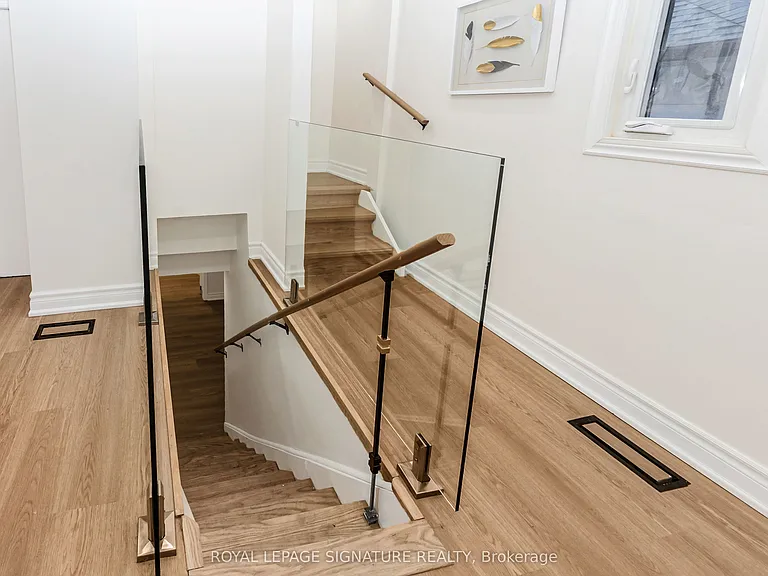 377 Adelaide Ave W — Photo 21