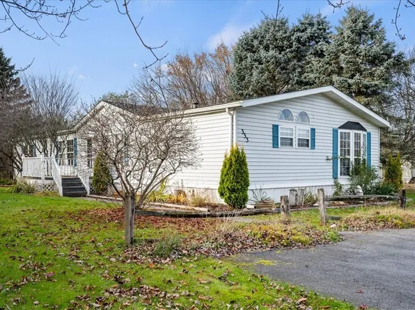 333 Fallbrook Cir, Clifton Springs, NY 14432
