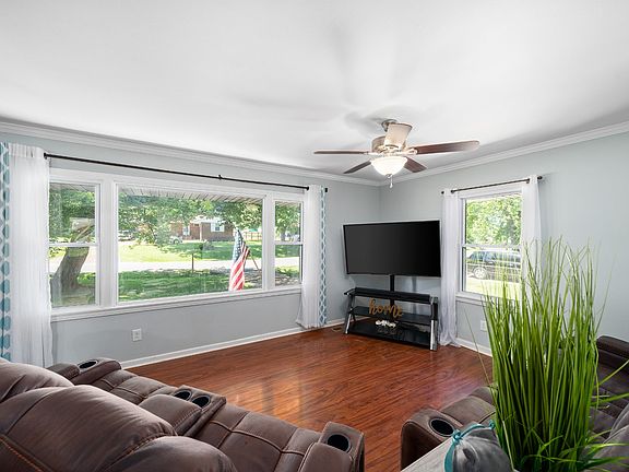 3rd image of 207 Park Ln