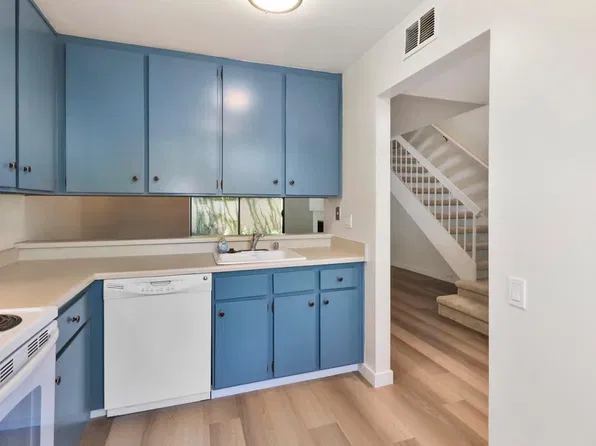 701 Woodside Ln E Unit 4, Sacramento, CA 95825