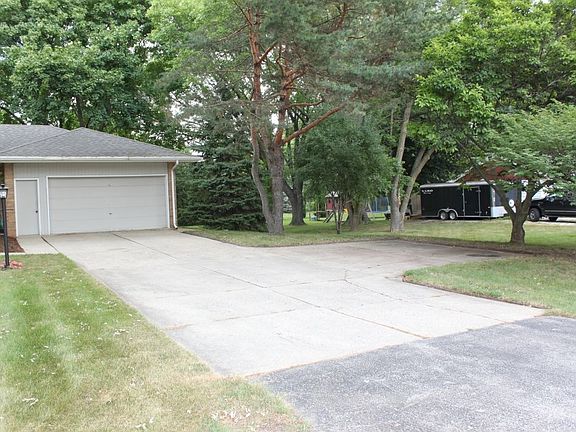 3rd image of N70W13810 Brentwood Dr