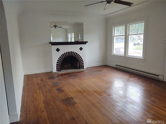 4th image of 916 E 1st St