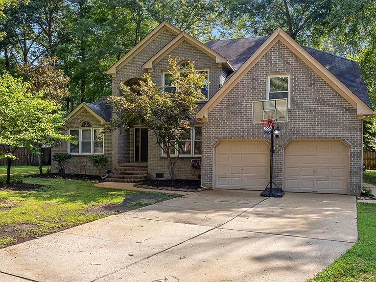 501 Asbury Ct — Photo 2