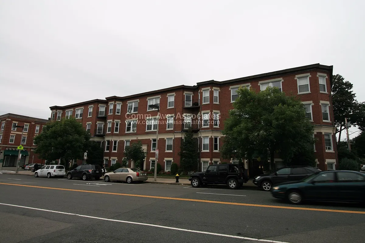 Building Photo - 11 Barrows St #3A