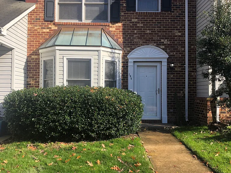 104 Larkspur Holw — Photo 1