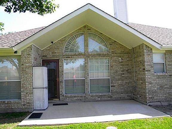 4th image of 2405 Garden Creek Dr
