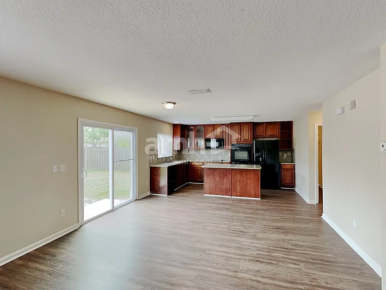 664 Mackenzie Cir — Photo 8