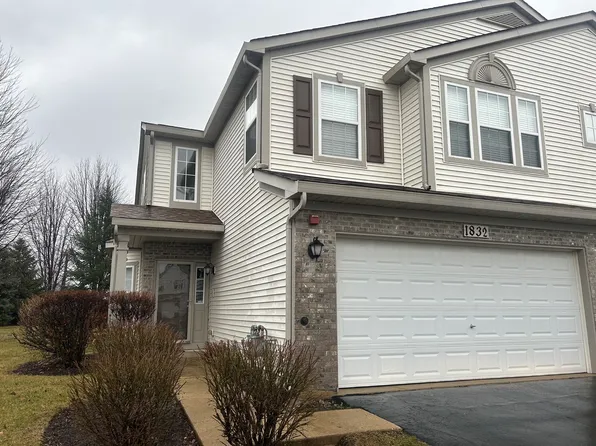 1832 Candlelight Cir #1832, Montgomery, IL 60538
