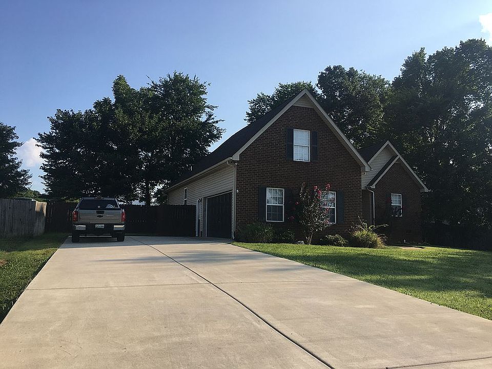 1st image of 124 Centerrock Dr