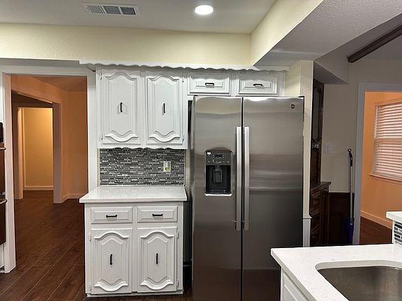 4th image of 2900 Druid Dr