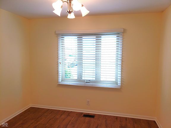 5th image of 1149 Canterbury Sq S #1149