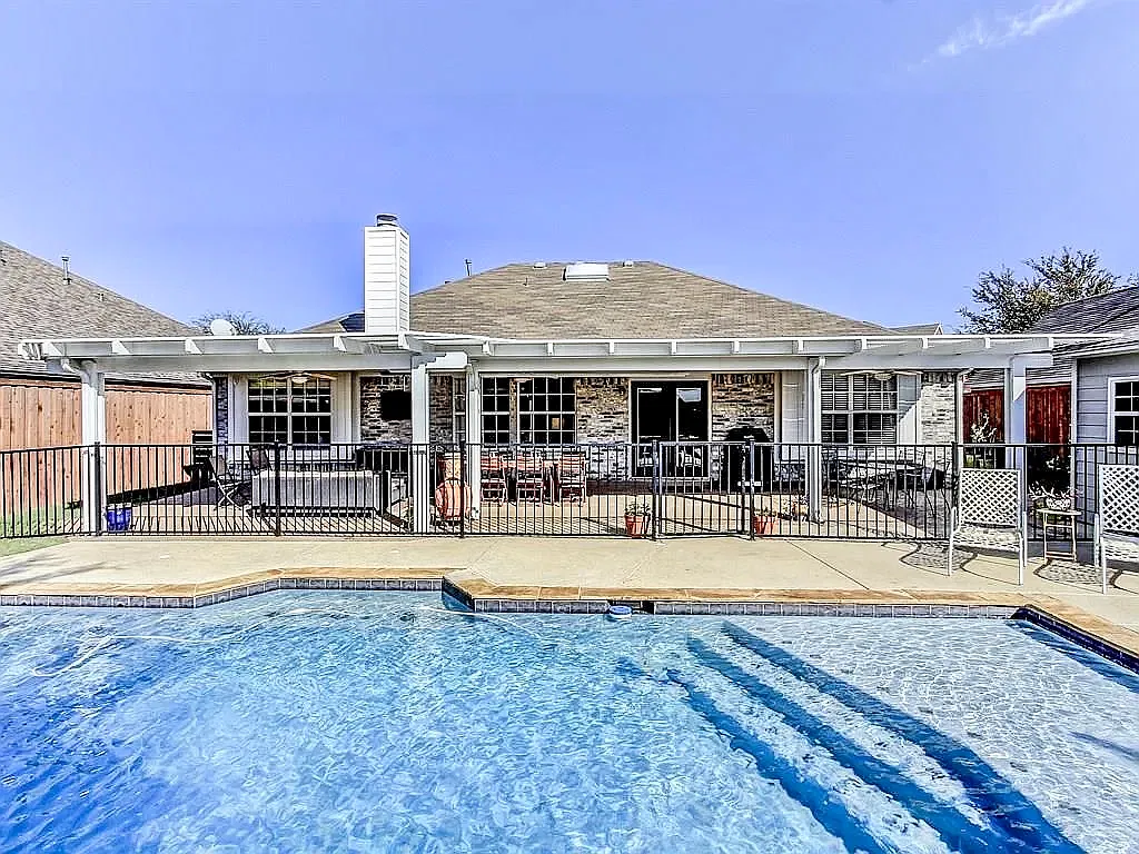 4 bed, 2037 sqft, $3,500 — Photo 3