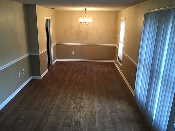 Living room/dinning room view