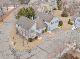 10 Elm Mdws #10, Enfield, CT 06082