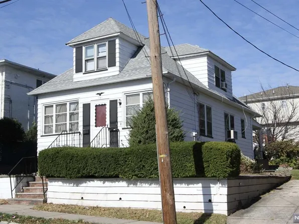 141 Orchard St, Elmwood Park, NJ 07407