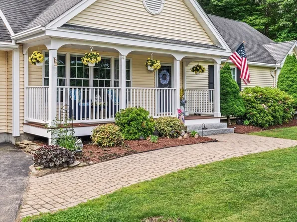18-18 Ackley Dr #A, Rochdale, MA 01542