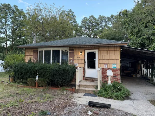 1743 N Thompson Drive, Bay Shore, NY 11706