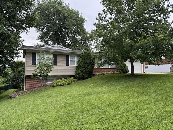 308 Twinview Ter, Ballwin, MO 63011