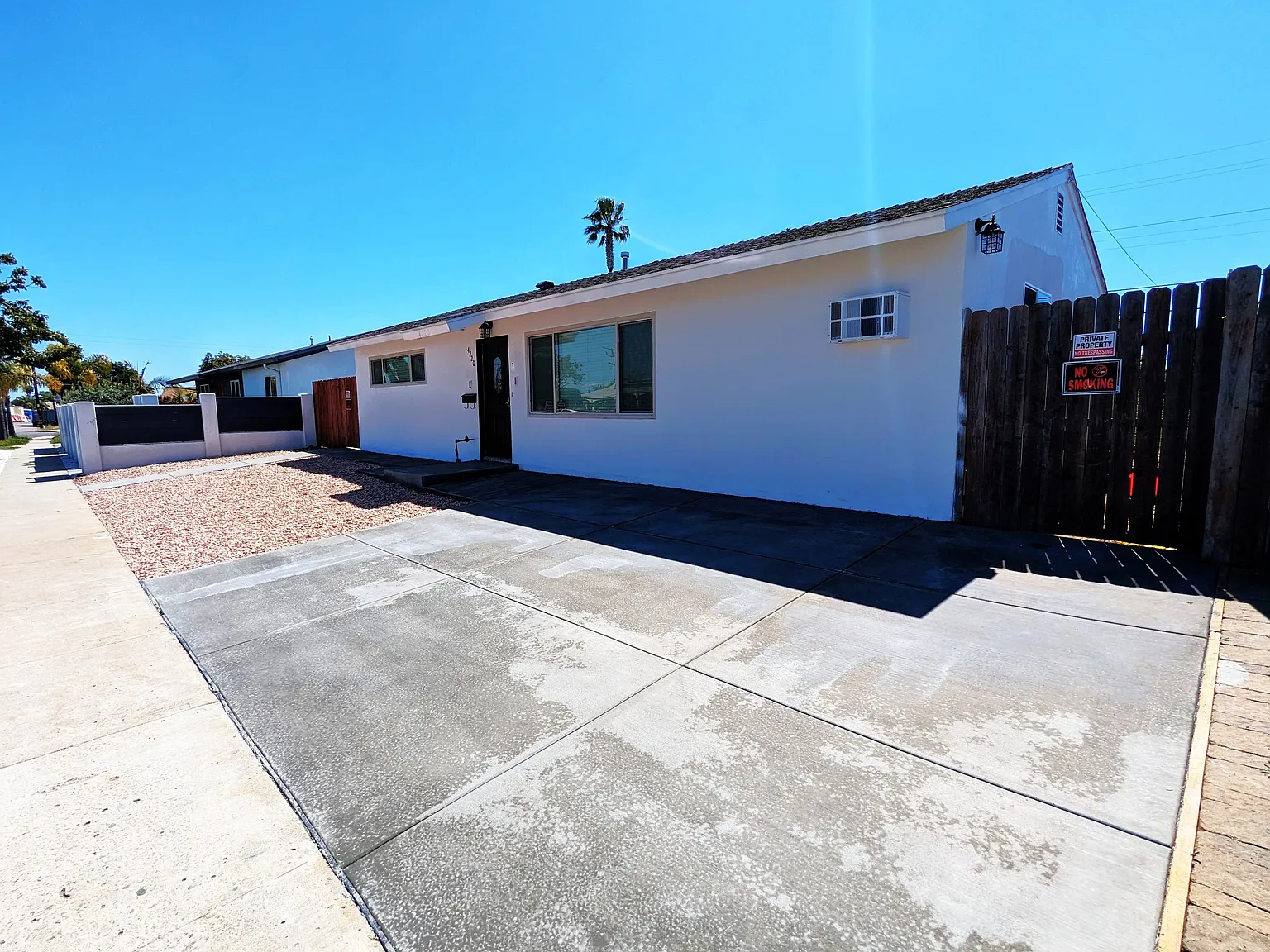 4220 Clairemont Dr — Photo 2