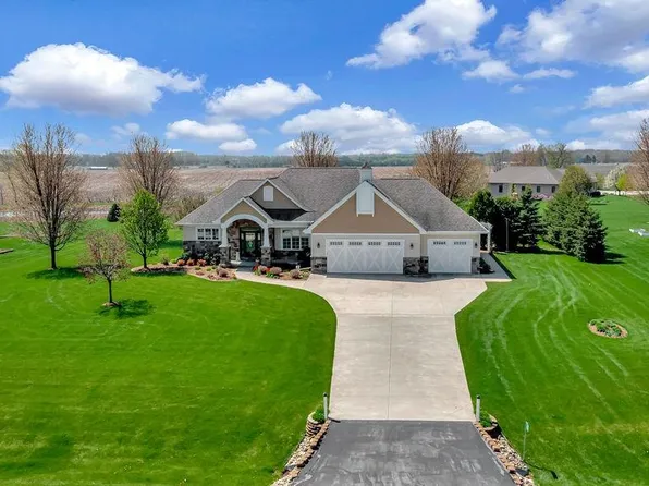 3553 Grand Meadows Xing, Neenah, WI 54956