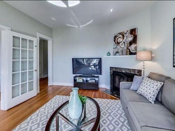 2nd image of 2961 N Halsted St #3