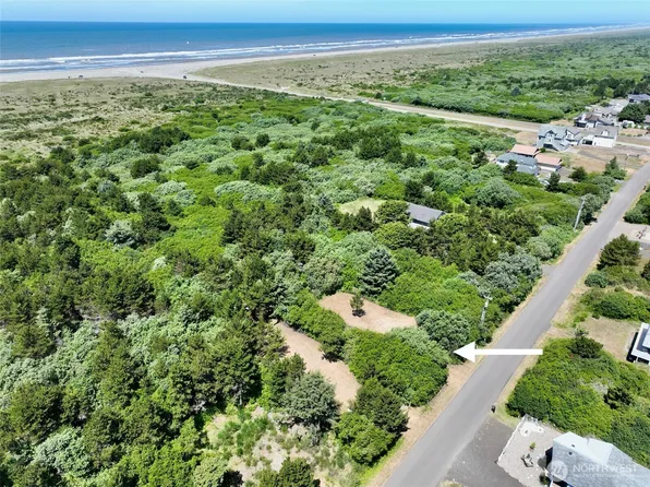 525 Sand Dune Avenue SW, Ocean Shores, WA 98569